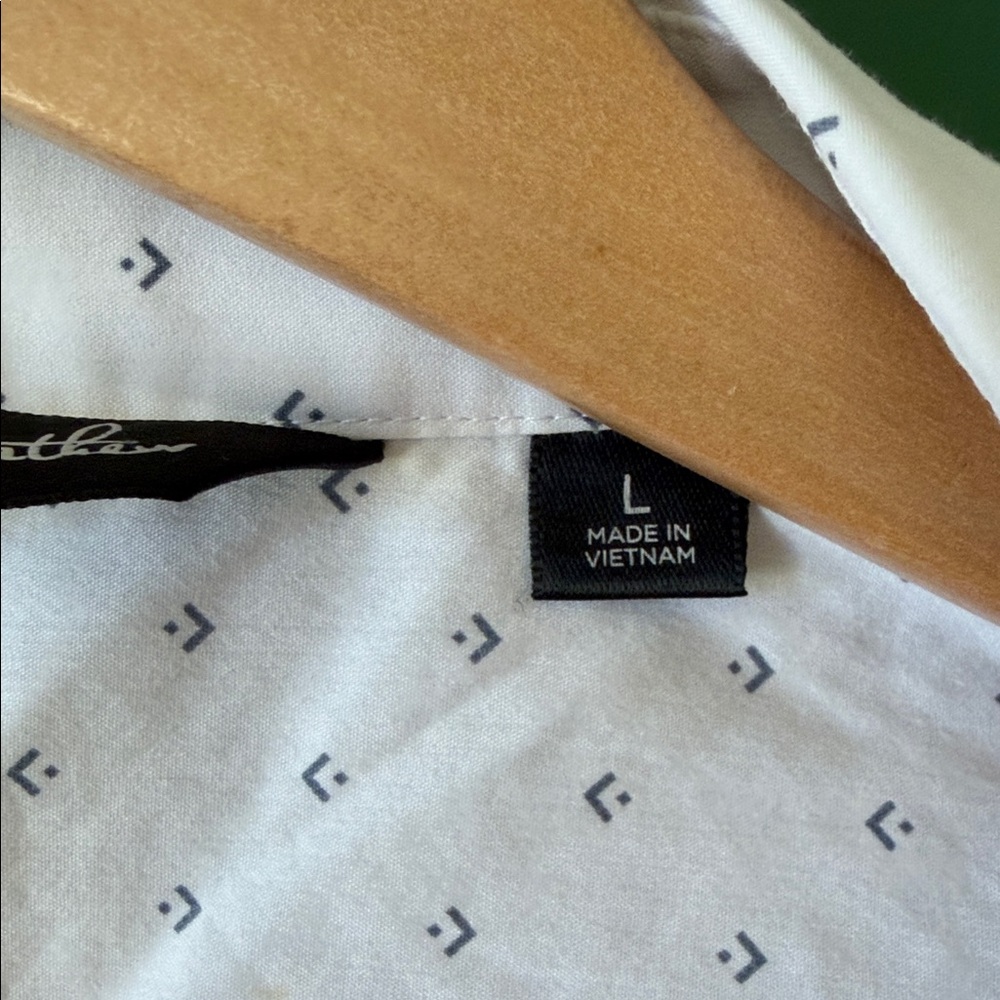 Travis Mathew Geo Print Mens L Short Sleeve Cotton Woven Golf Summer Relax - Picture 3 of 10